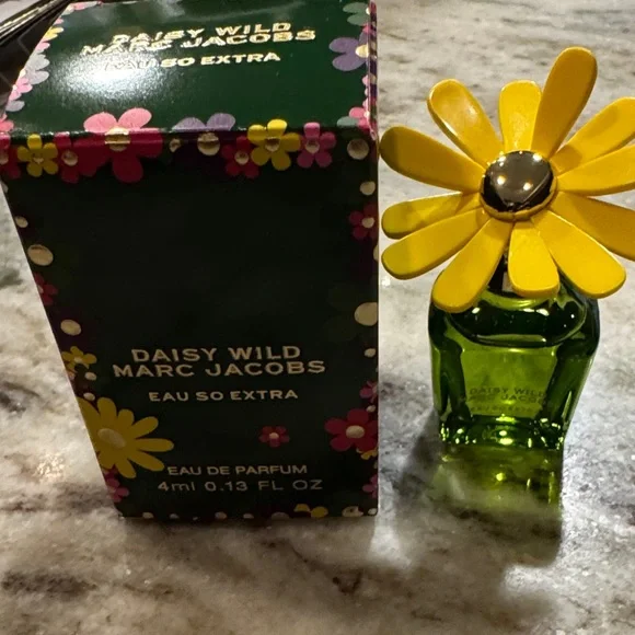 Marc Jacobs New Daisy Wild Eau So Extra - Green and Yellow dab on mini - Picture 4 of 4